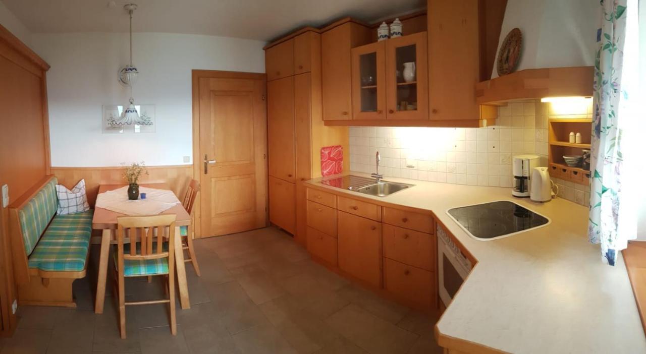 Wunderschoene Ferienwohnung Mit Seeblick Zell am Moos Exterior foto